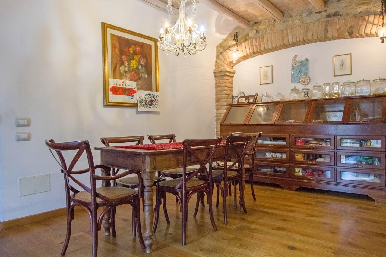 Il Giardino Di Rosmarino Acomodação com café da manhã Pontremoli Exterior foto